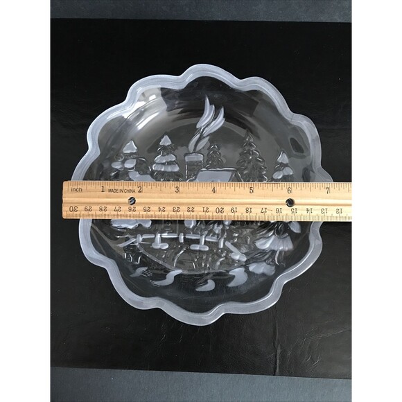 Mikasa  Celebrations Winter Wonderland/Cabin/Etched Dish - Picture 2 of 5